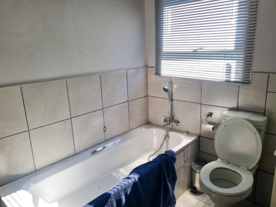 6 Bedroom Property for Sale in Paul Roux Free State
